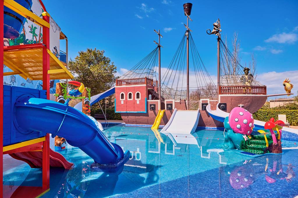 baby and toddler friendly hotel with a splash park