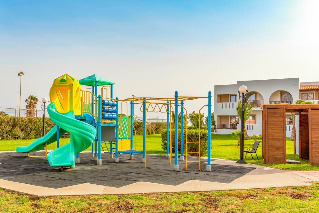 toddler friendly hotel with swim up room