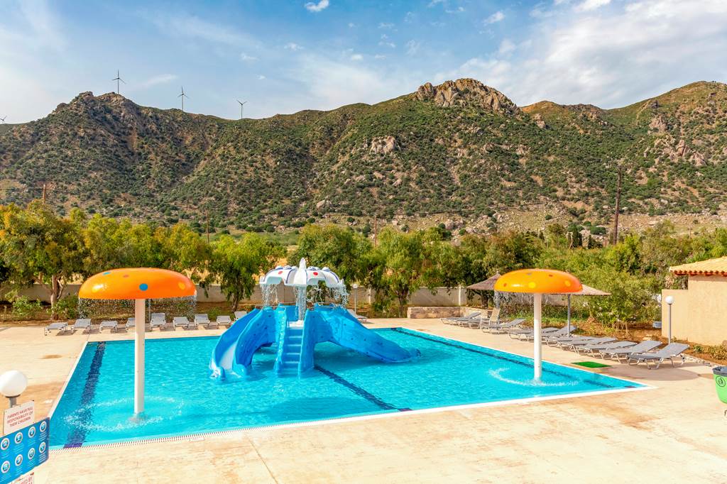 toddler friendly hotel with swim up room