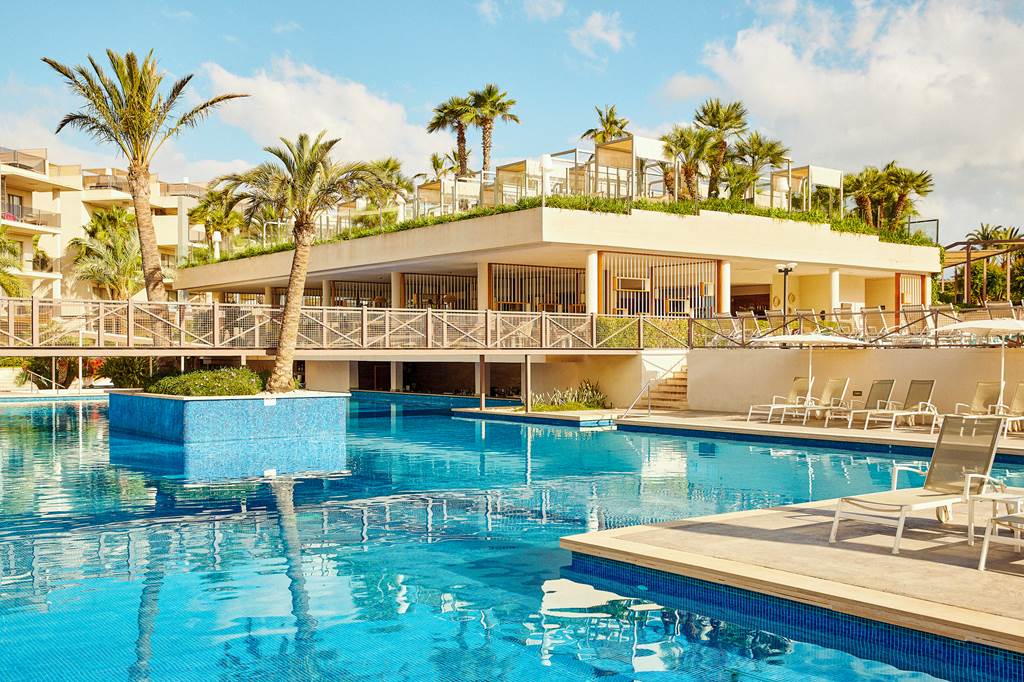 toddler friendly hotel with swim up rooms