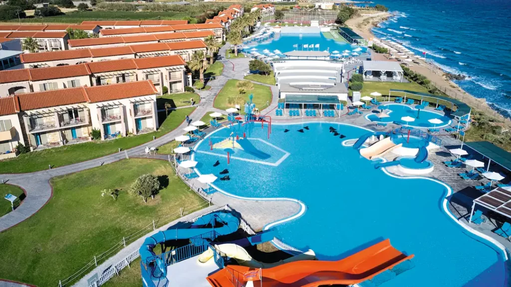 toddler friendly waterpark in greece with a waterpark
