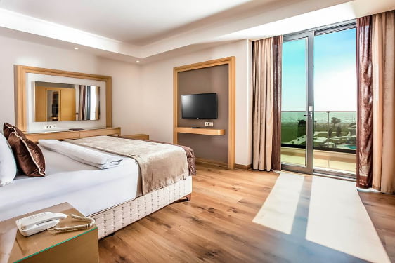 toddler friendly hotel in turkey with a splash park