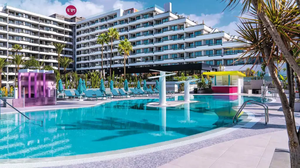 toddler friendly hotel in Tenerife with a waterpark