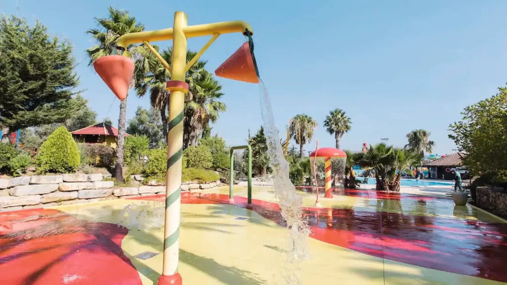 baby and toddler friendly hotel in portugal with a splash park