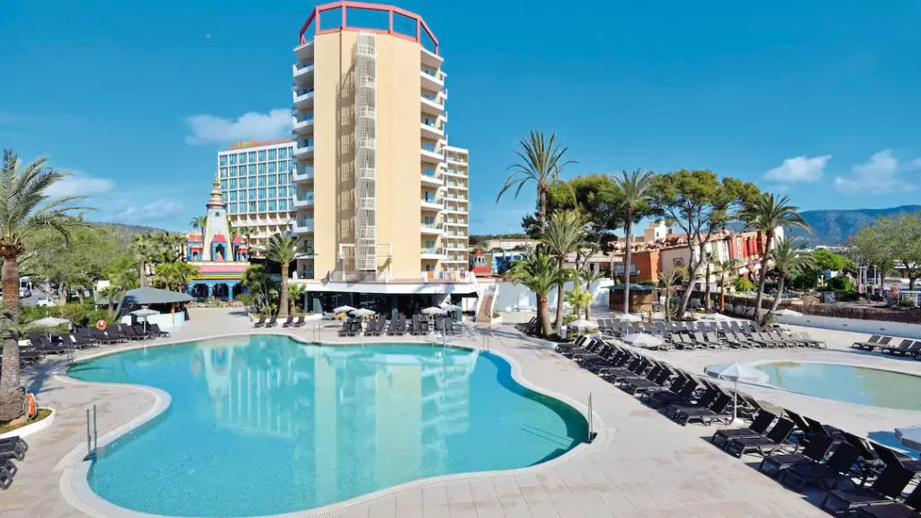 theme park hotels for toddlers