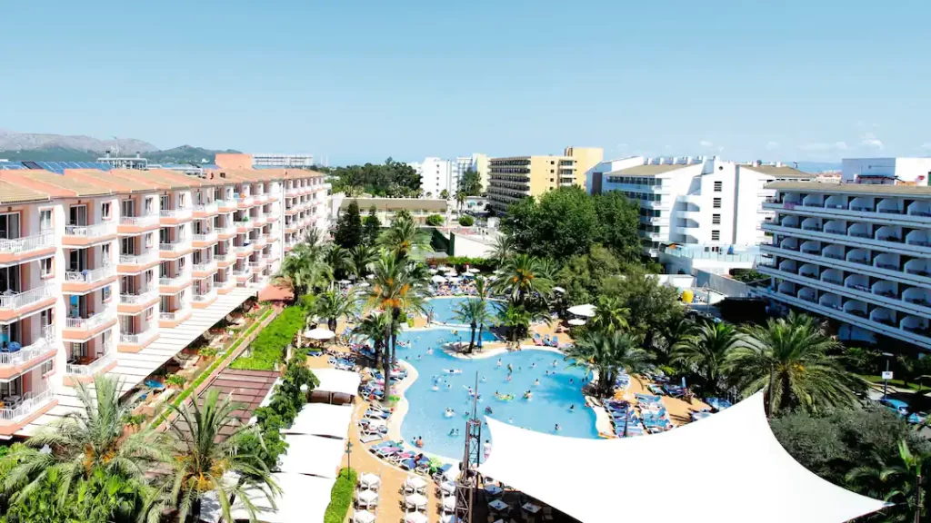 baby and toddler friendly hotel in majorca with watersldies