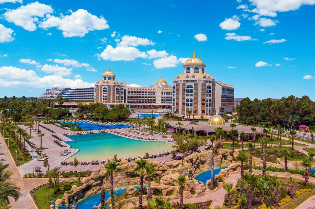 baby and toddler friendly hotel in turkey with a waterpark