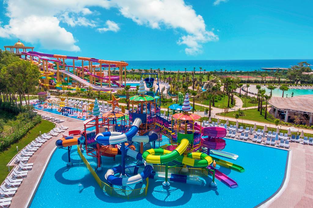 baby and toddler friendly hotel in turkey with a waterpark