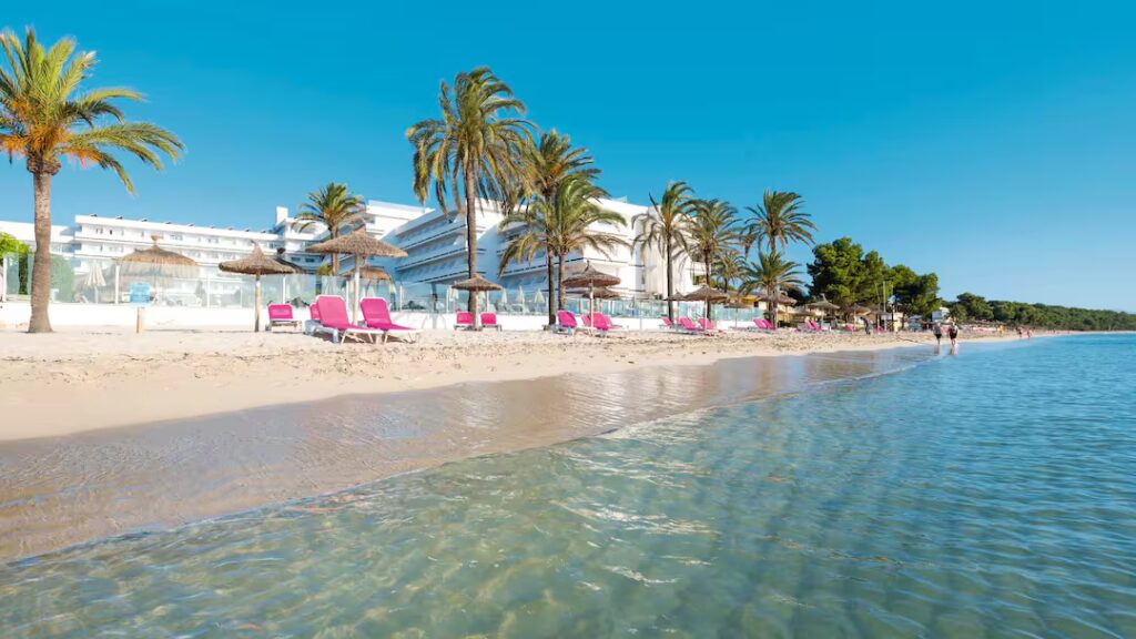hotels in spain near the beach