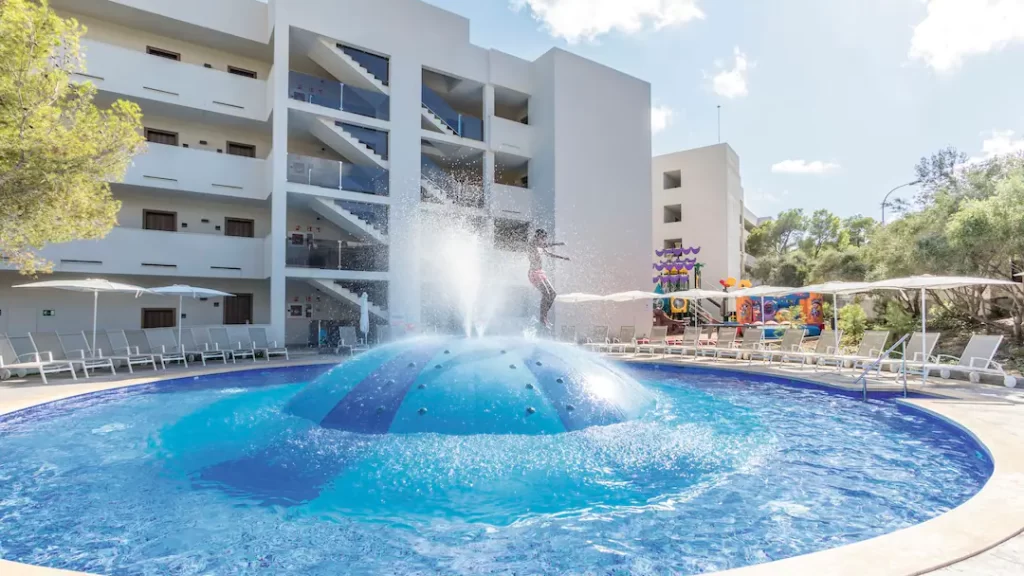 family friendly hotel balearics with swim up rooms