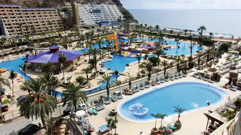 toddler friendly hotel gran canaria with splash park