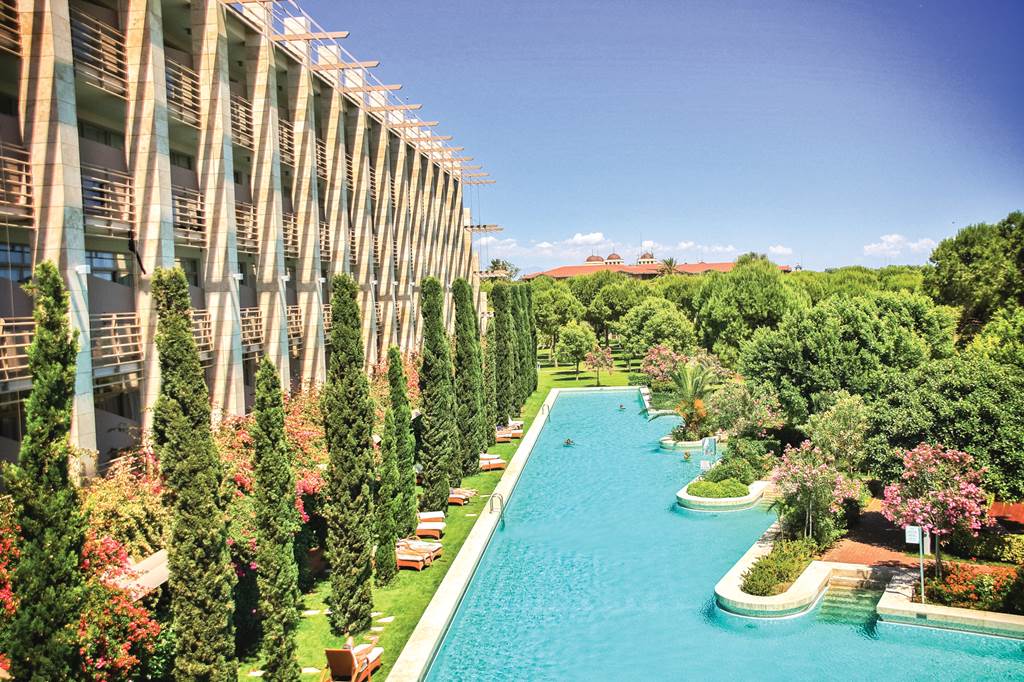 toddler friendly hotel in Turkey with swim up rooms