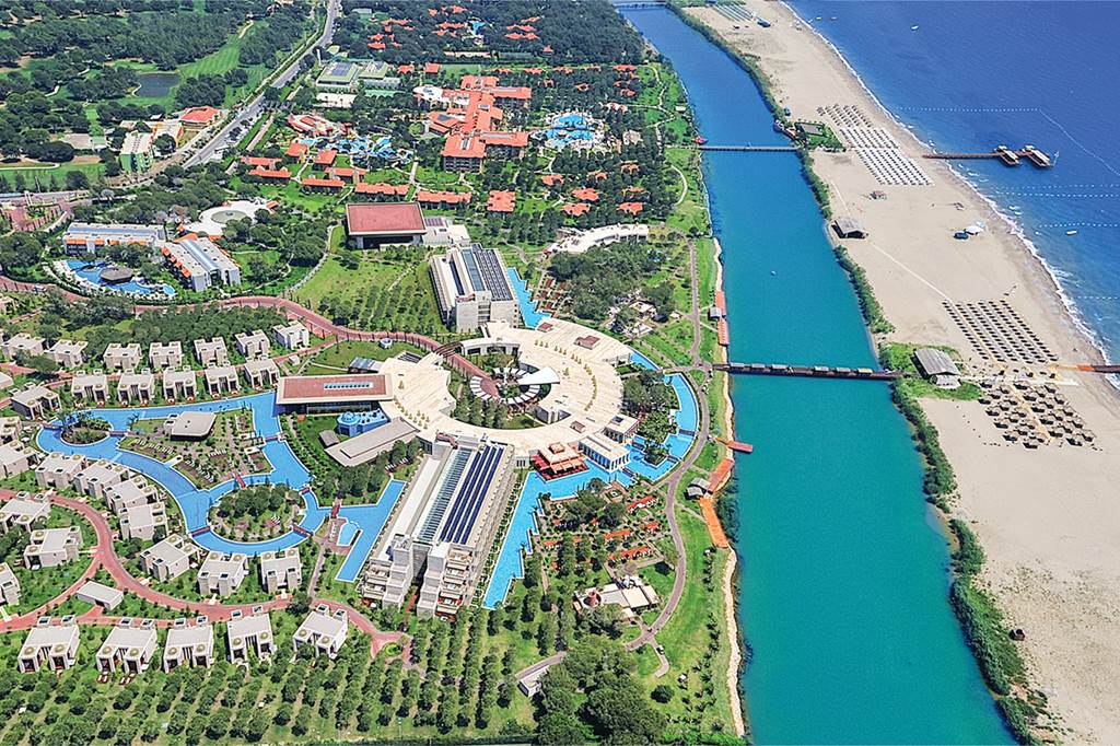 toddler friendly hotel in Turkey with swim up rooms