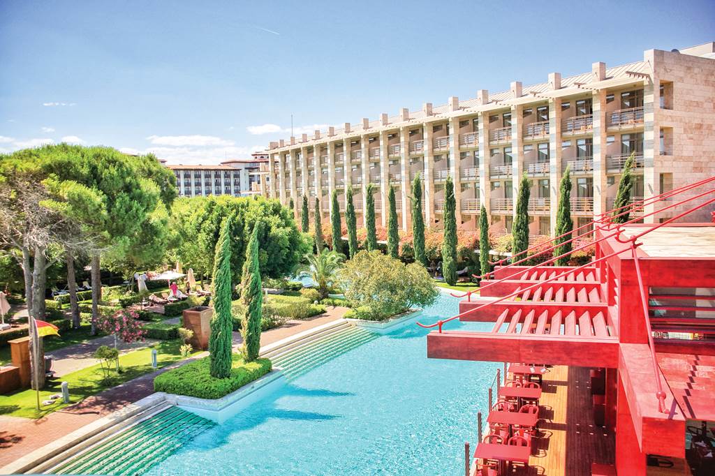 toddler friendly hotel in Turkey with swim up rooms