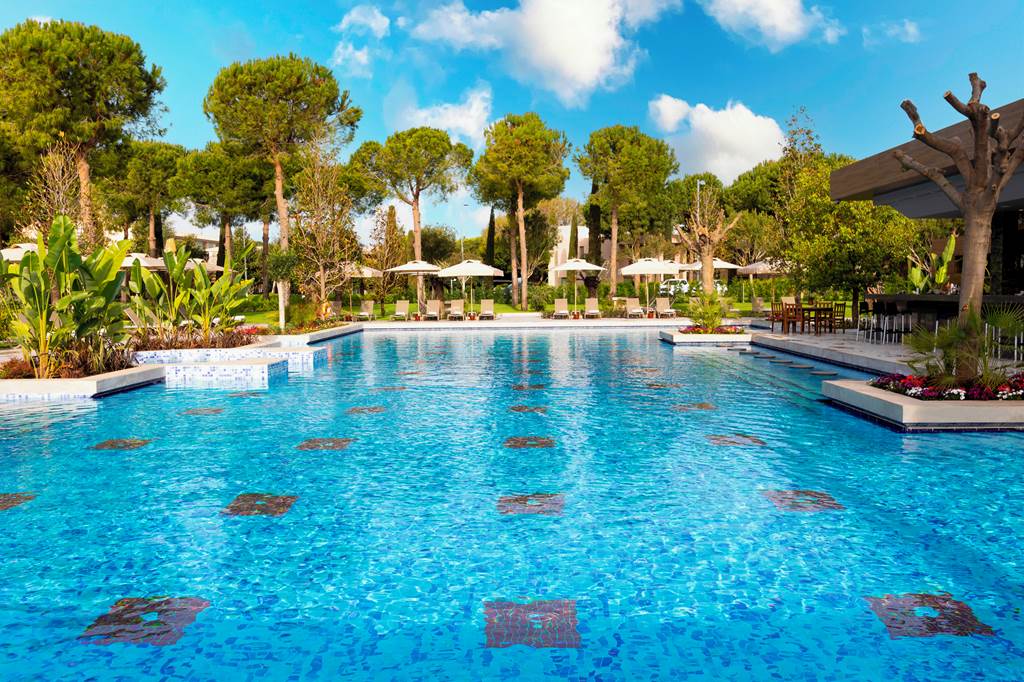 toddler friendly hotel in Turkey with swim up rooms