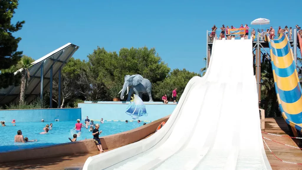 toddler friendly hotel menorca with a splash park