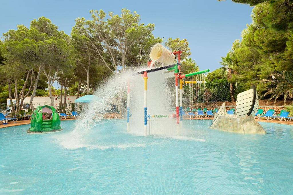 toddler friendly hotel menorca with a splash park