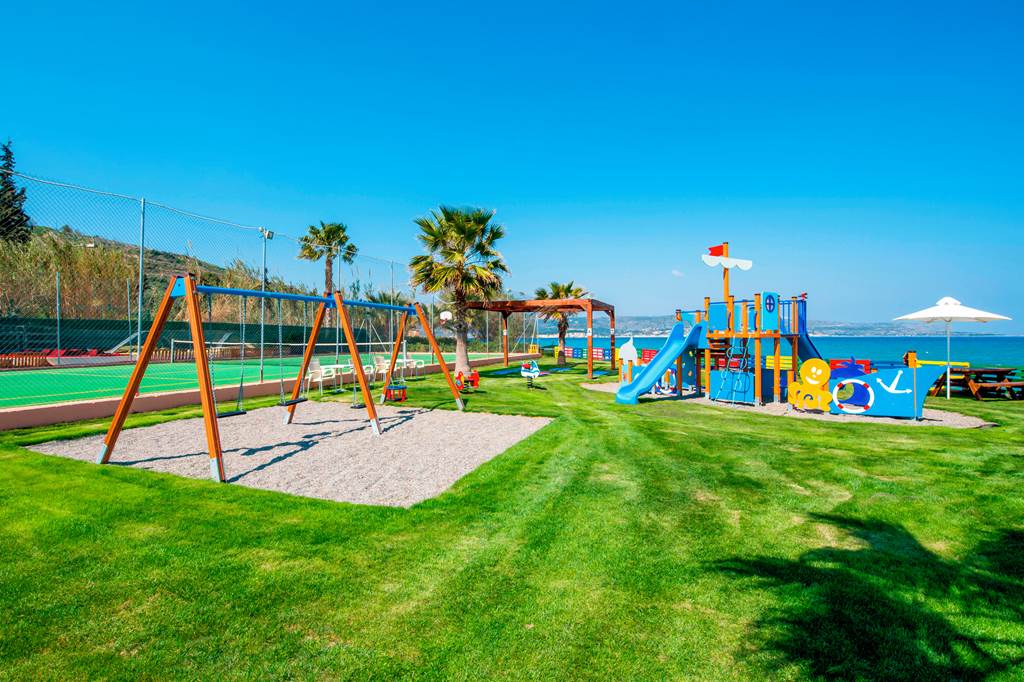 baby and toddler friendly hotel in greece with family rooms