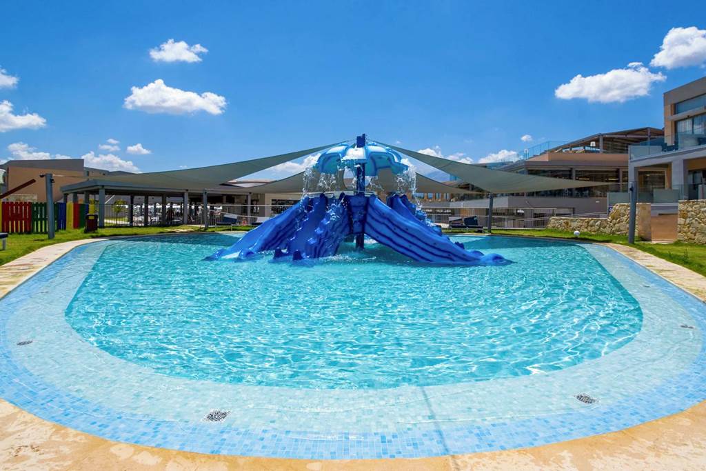 baby and toddler friendly hotel in greece with family rooms