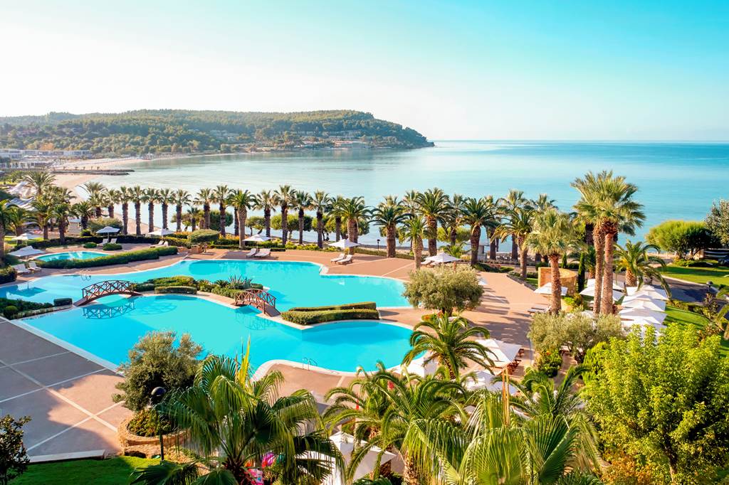 baby and toddler friendly hotel in greece with family rooms