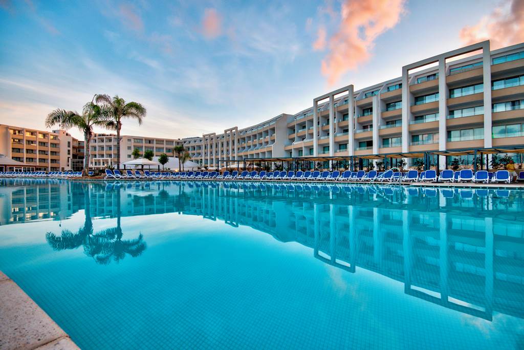 hotels with great entertainment