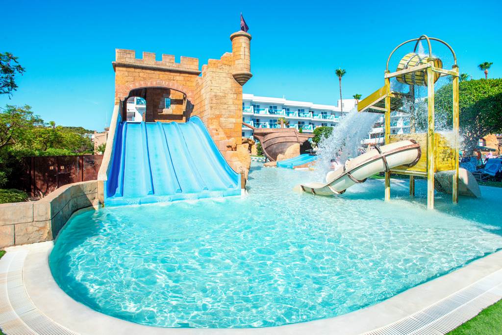 hotels with great entertainment