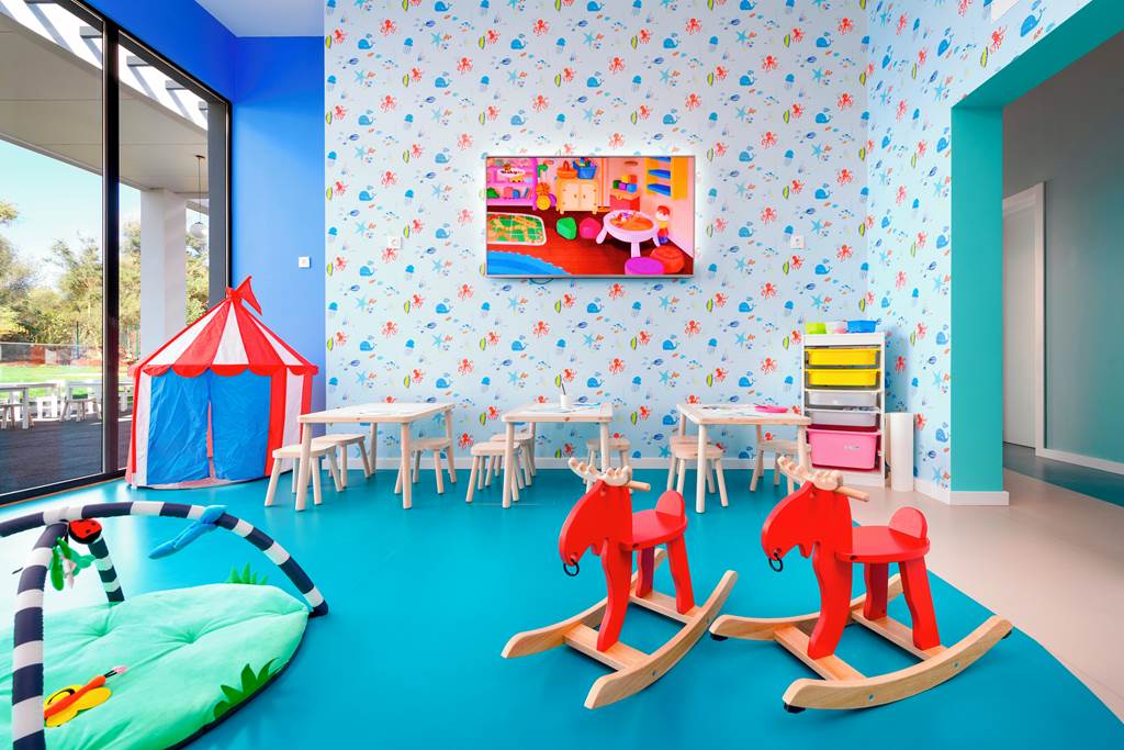 hotels with theme parks and waterparks