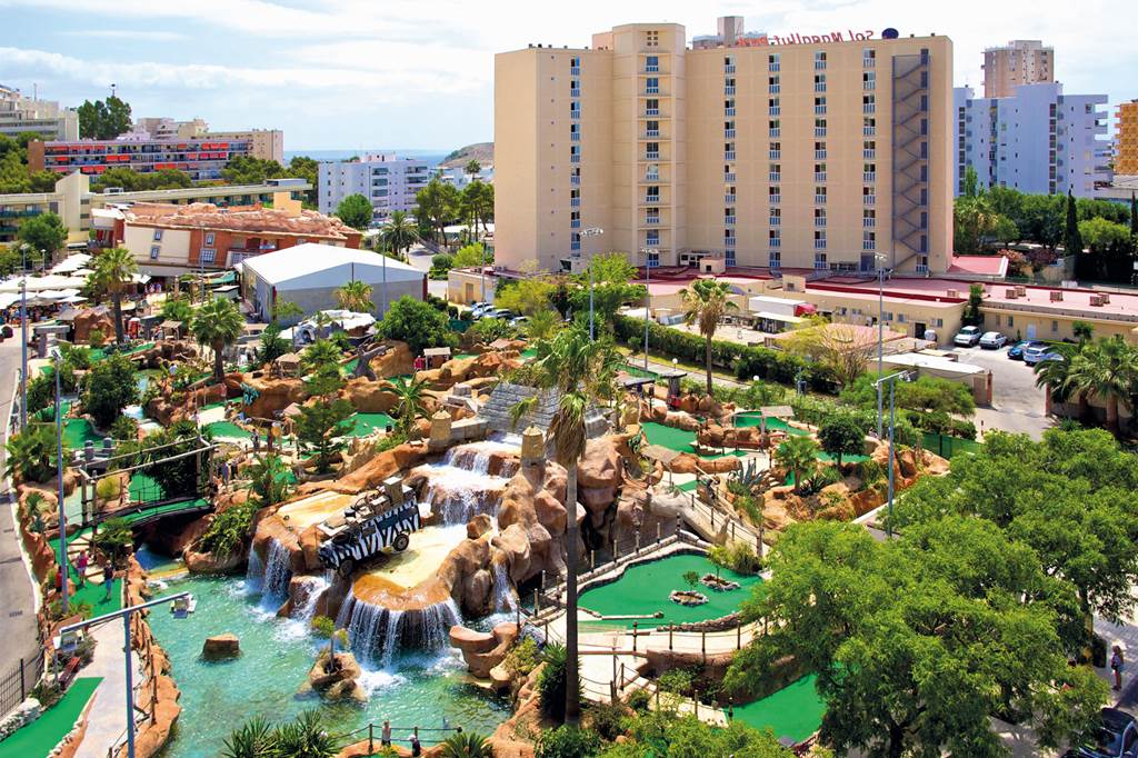 Hotels With Theme Parks & Waterparks