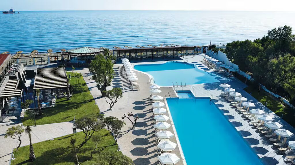 family friendly hotel with swim up rooms