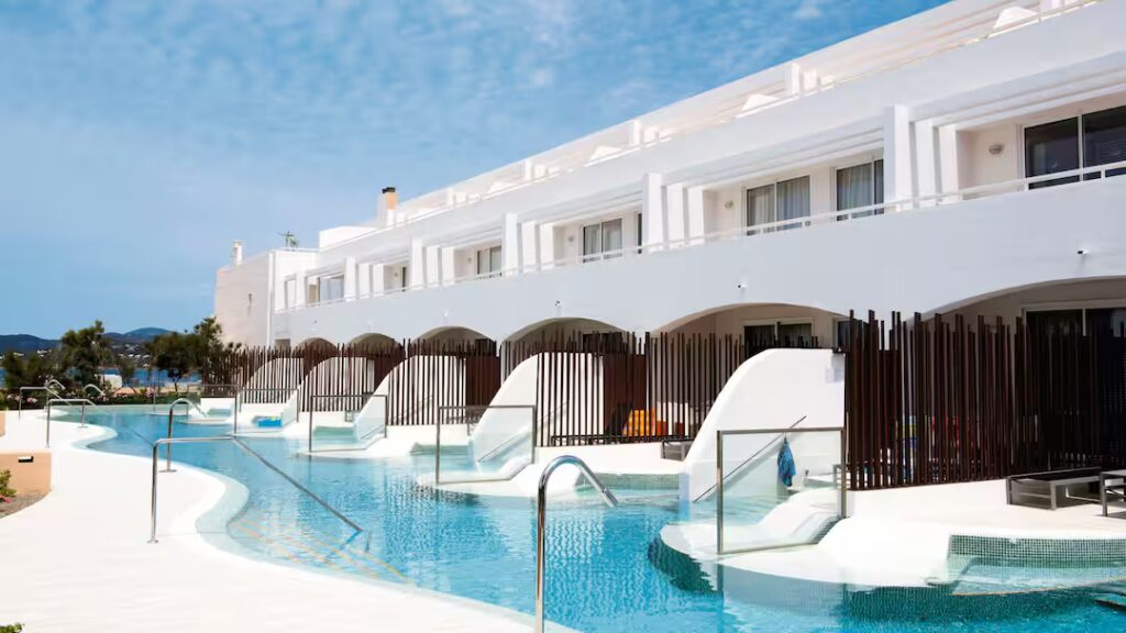 family friendly hotel with swim up rooms