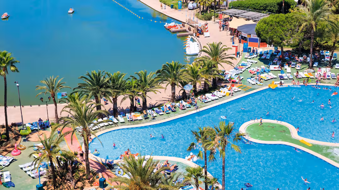 toddler friendly hotel with waterslides