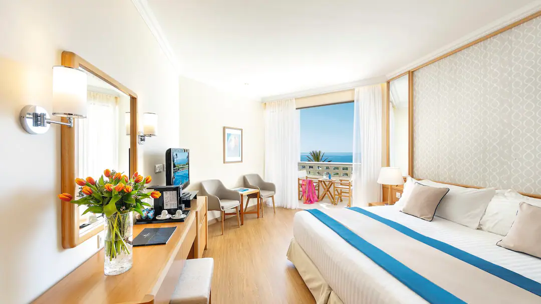 toddler friendly hotel with waterslides