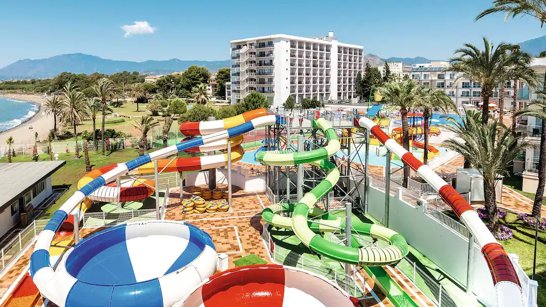 toddler friendly hotel with waterslides