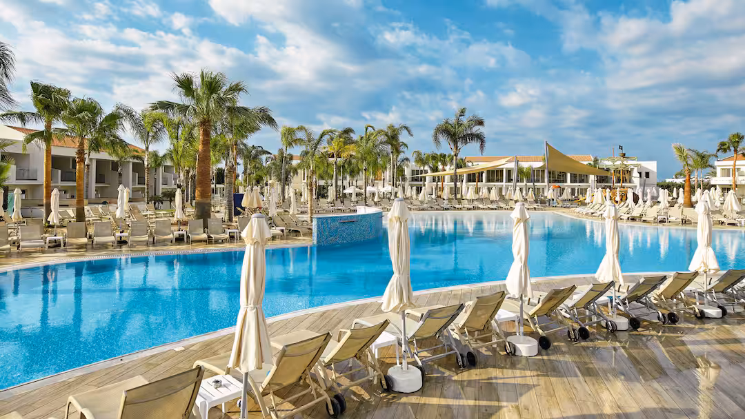 hotels with lazy rivers