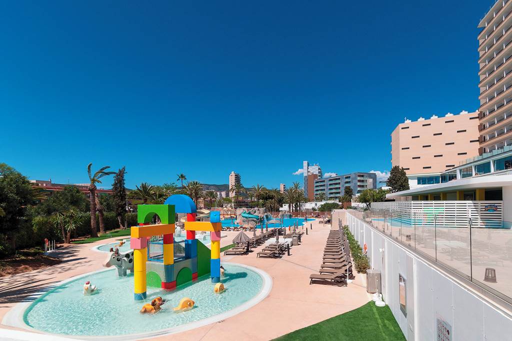 toddler-friendly holidays for 1-year olds: