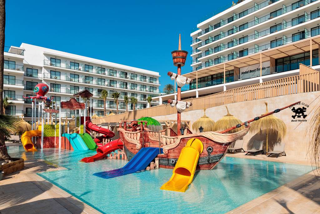hotel in spain with splash parks