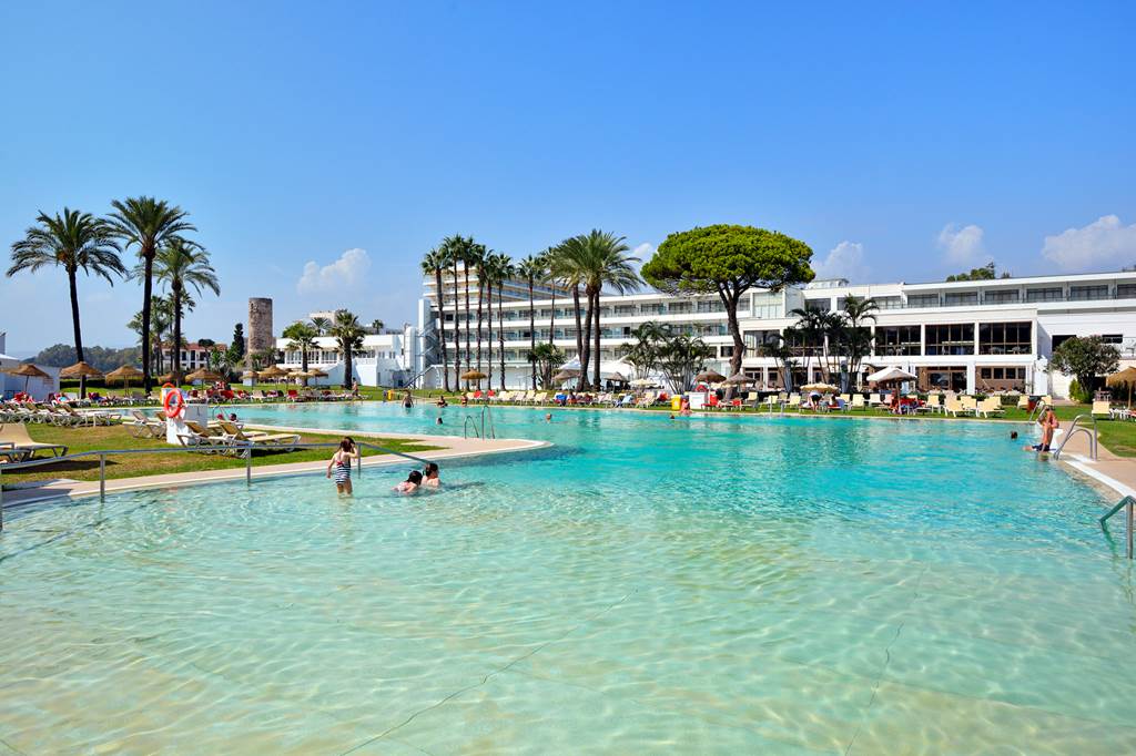 hotel in spain with splash parks