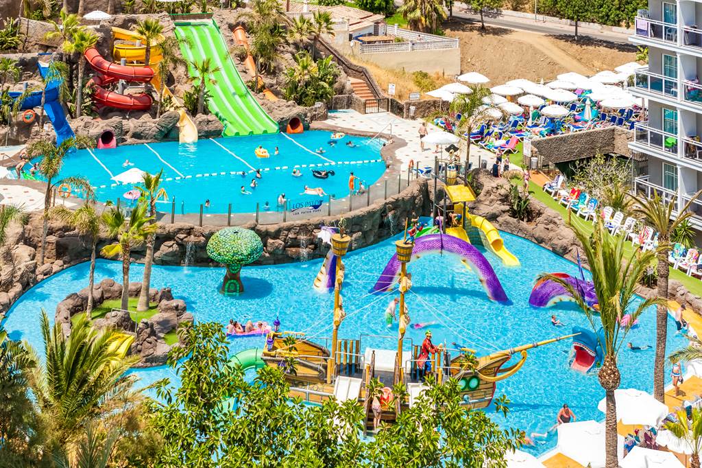 hotel in spain with splash parks