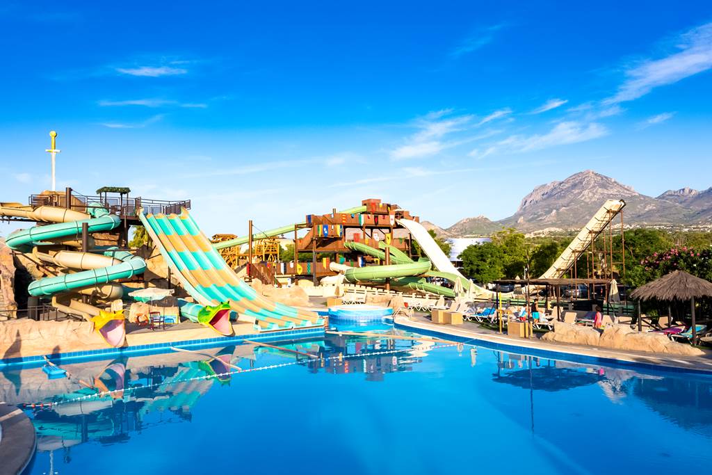 hotel in spain with splash parks