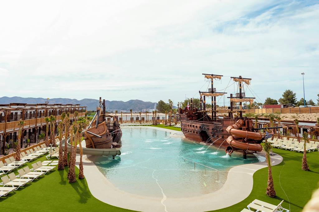 hotel in spain with splash parks